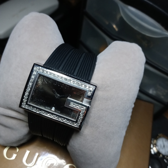 Mens GUCCI 100M DIAMOND BEZEL BLACK MOP DIAL 100% - Picture 3 of 4